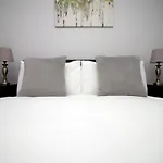 Violets Corner Luxury Swindon Town Apartment Great Location In The South West